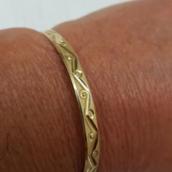 Estate Vintage 14k Yellow Gold Diamond Cut Hard Bangle